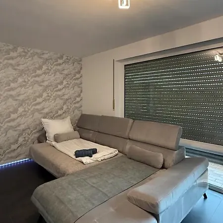 Newly Renovated Centrally Located In Apartment *